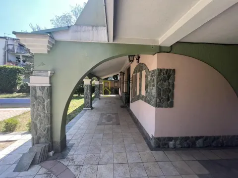 Izdavanje, kuća, 800m², Zagorič, Podgorica - image 3