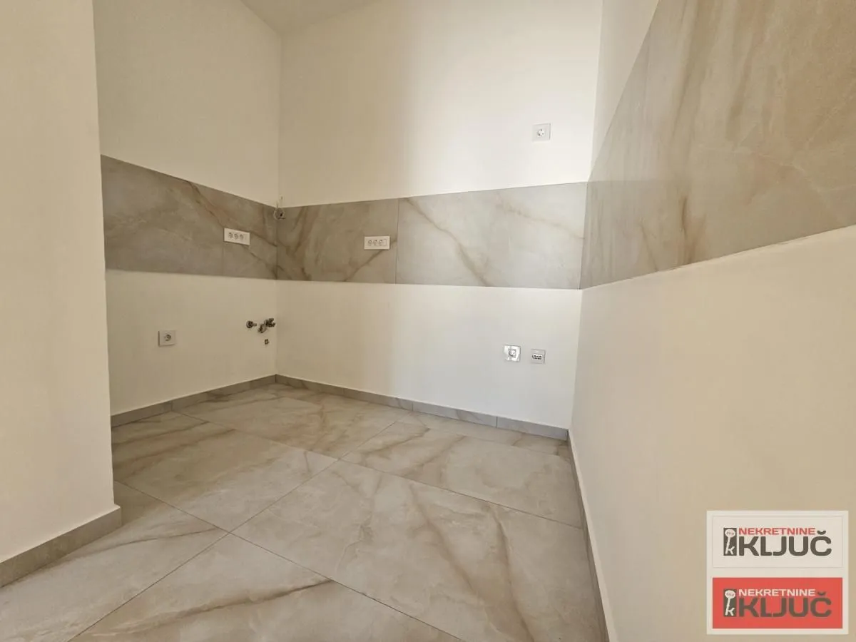Prodaja, trosoban stan, 85m², Centar, Novi Sad