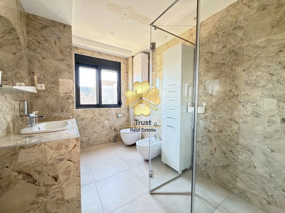 Prodaja, stan, 270m², Gornja Gorica, Podgorica