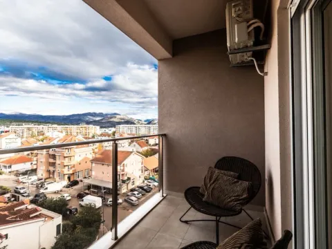 Izdavanje, jednosoban stan, 46m², Stari Aerodrom, Podgorica - image 10