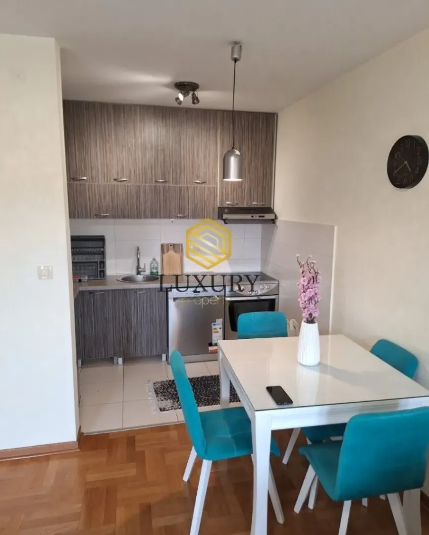 Izdavanje, četvorosoban stan, 43m², Stari Aerodrom, Podgorica