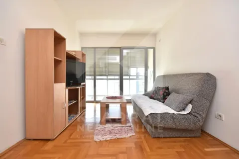 Rent, one bedroom apartment, 38m², 1 maj, Podgorica - image 1