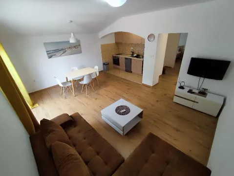 Rent, one bedroom apartment, 70m², Škaljari, Kotor - image 9