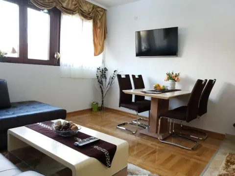 Izdavanje, jednosoban stan, 36m², Centar, Cetinje - image 4