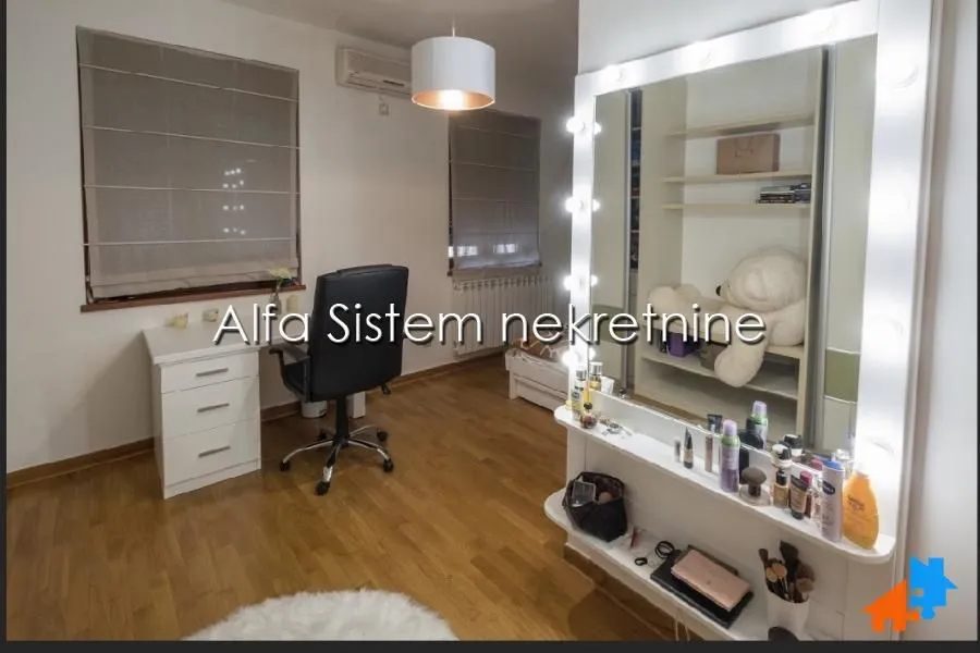 Izdavanje, kuća, 300m², Savski Venac, Beograd