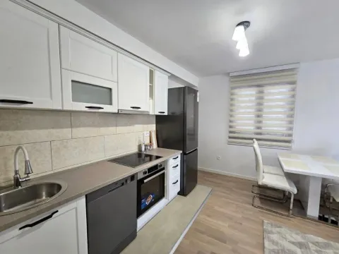 Rent, one bedroom apartment, 50m², Mažina, Tivat - image 2