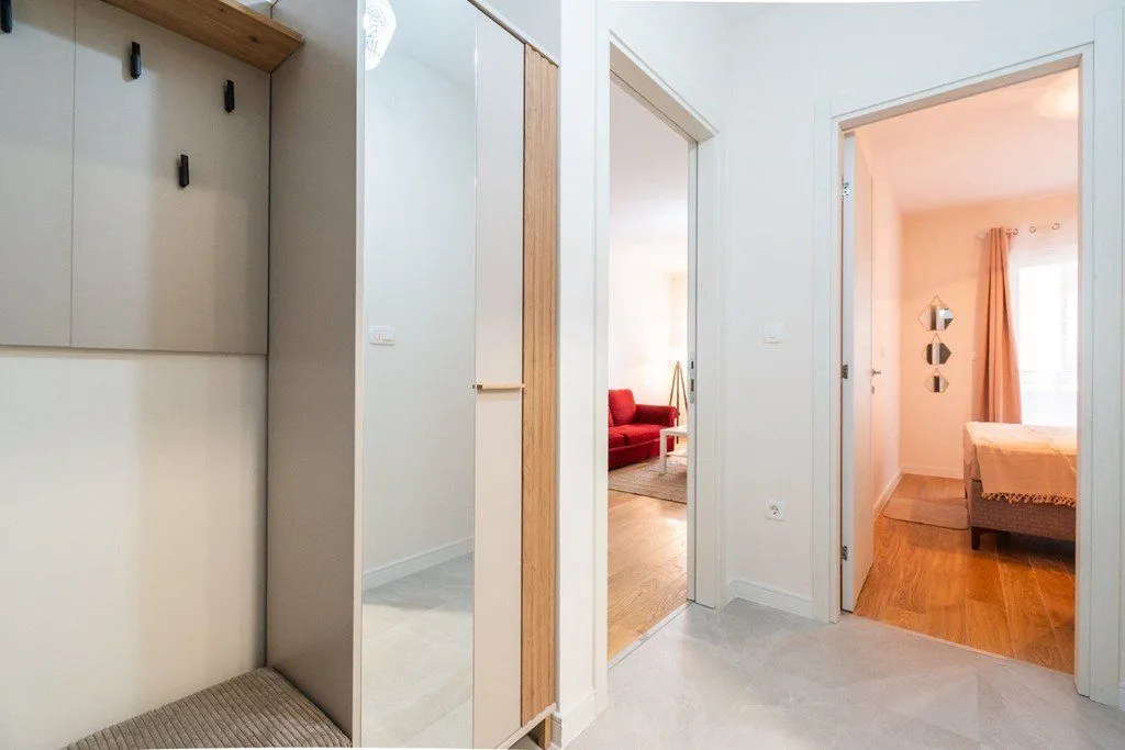 Izdavanje, jednosoban stan, 55m², Central Point, Podgorica