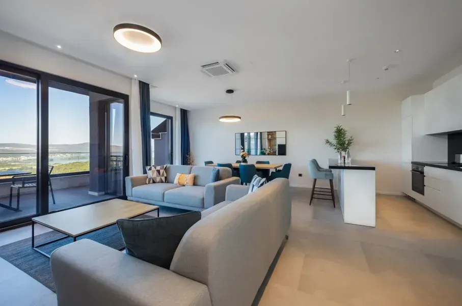 Izdavanje, stan, 90m², Tivat, Crna Gora