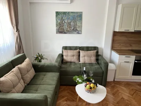 Rent, two bedroom apartment, 60m², Tivat, Crna Gora - image 7