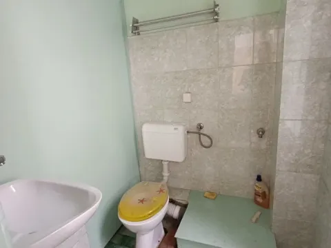 Izdavanje, jednosoban stan, 68m², Centar, Podgorica - image 10