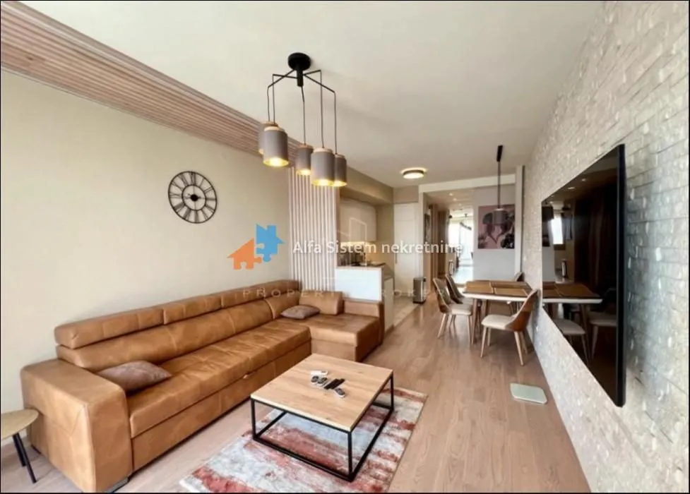 Izdavanje, trosoban stan, 83m², Savski Venac, Beograd