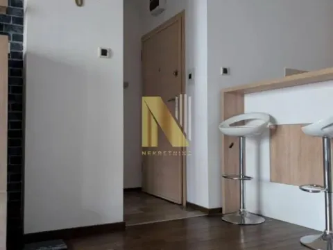 Stan in Adamovićevo Naselje