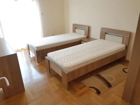Izdavanje, dvosoban stan, 81m², Centar, Podgorica - image 6