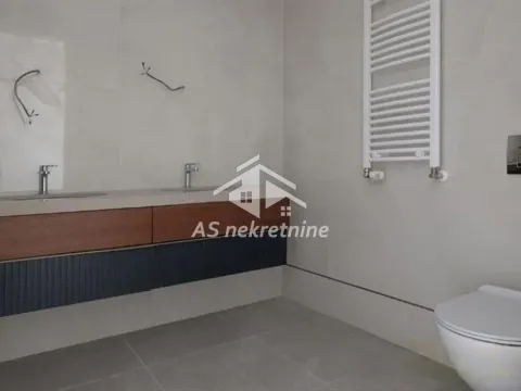 Izdavanje, četvorosoban stan, 148m², Savski Venac, Beograd - image 13