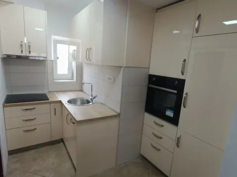 Izdavanje, dvosoban stan, 58m², Centar, Podgorica - image 4