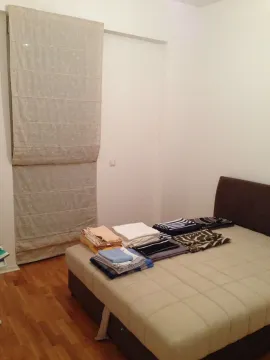 Svijetla spavaća soba sa krevetom. - image 3