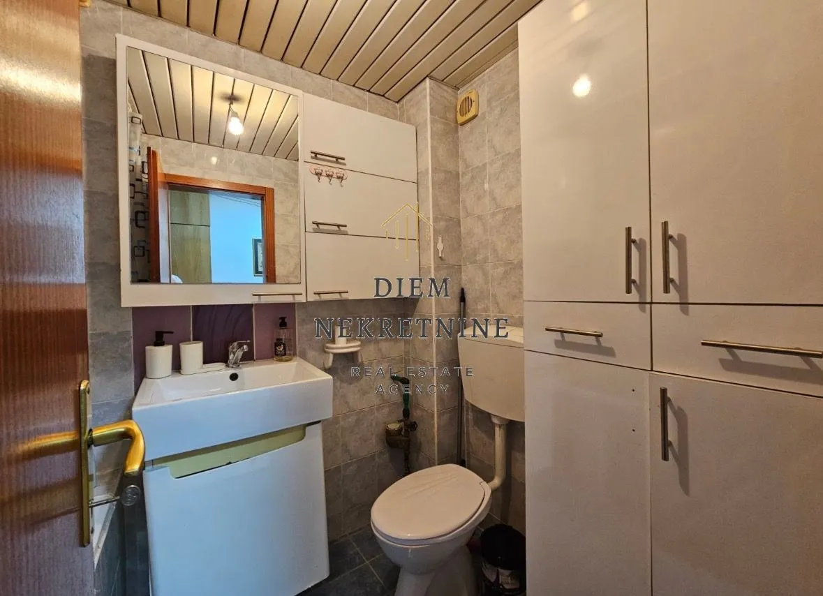 Izdavanje, jednosoban stan, 50m², Centar, Bar