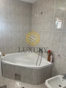 Izdavanje, trosoban stan, 170m², Tološi, Podgorica - image 7