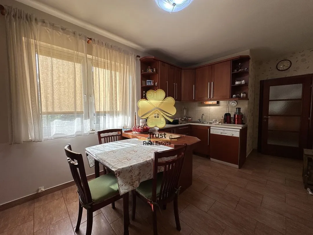 Sale, house, 356m², Tološi, Podgorica