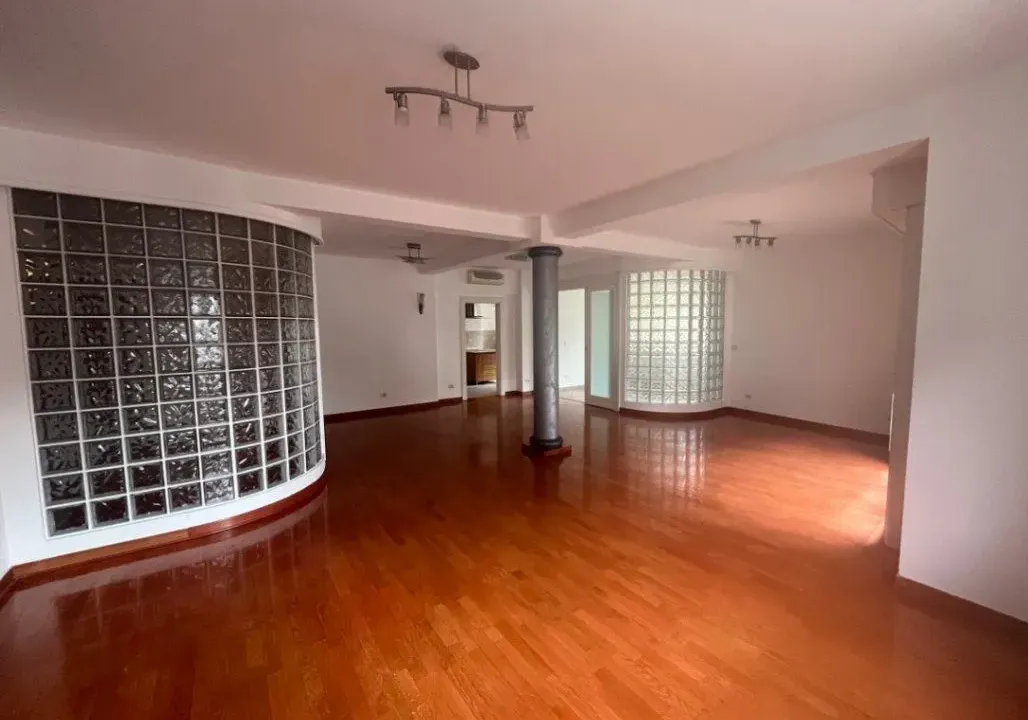 Izdavanje, petosoban stan, 203m², Vračar Hram, Vračar Sve Podlokacije