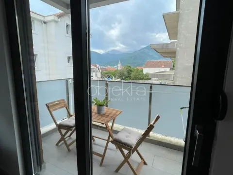Izdavanje, stan, 68m², Tivat, Crna Gora - image 3