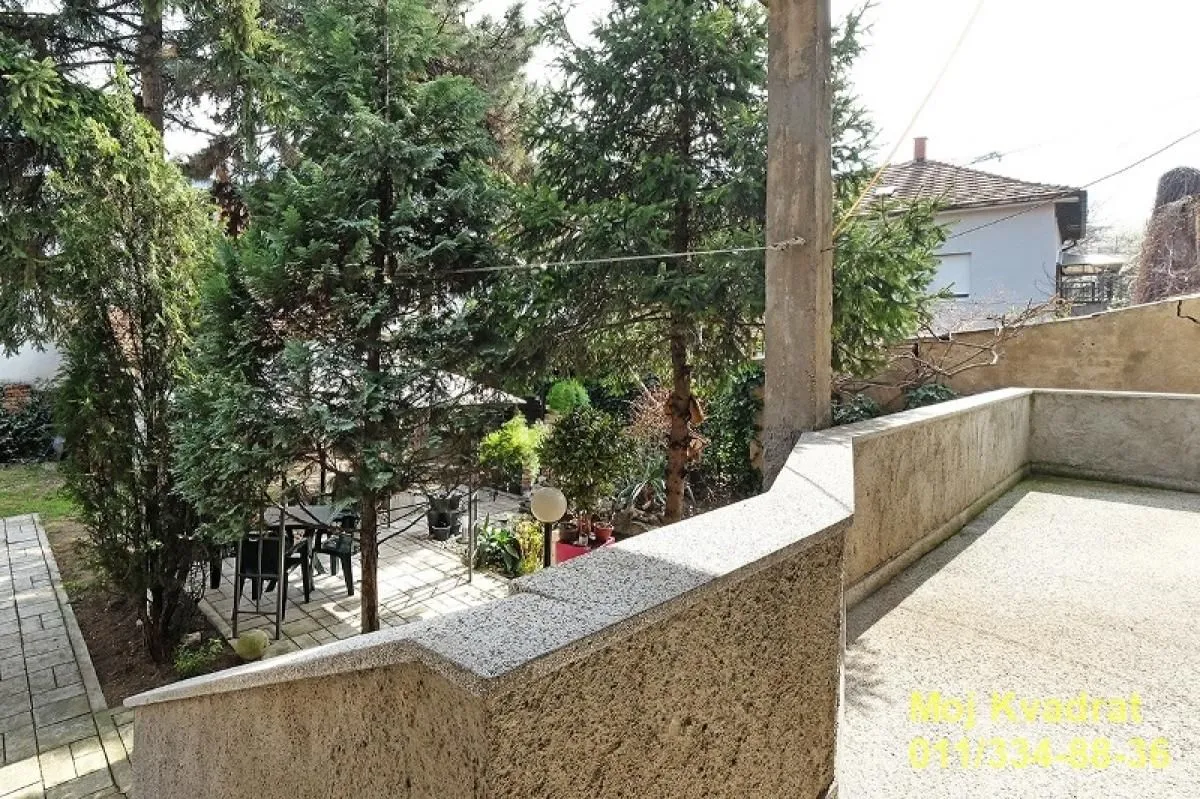 Izdavanje, četvorosoban stan, 77m², Dušanovac, Voždovac Sve Podlokacije