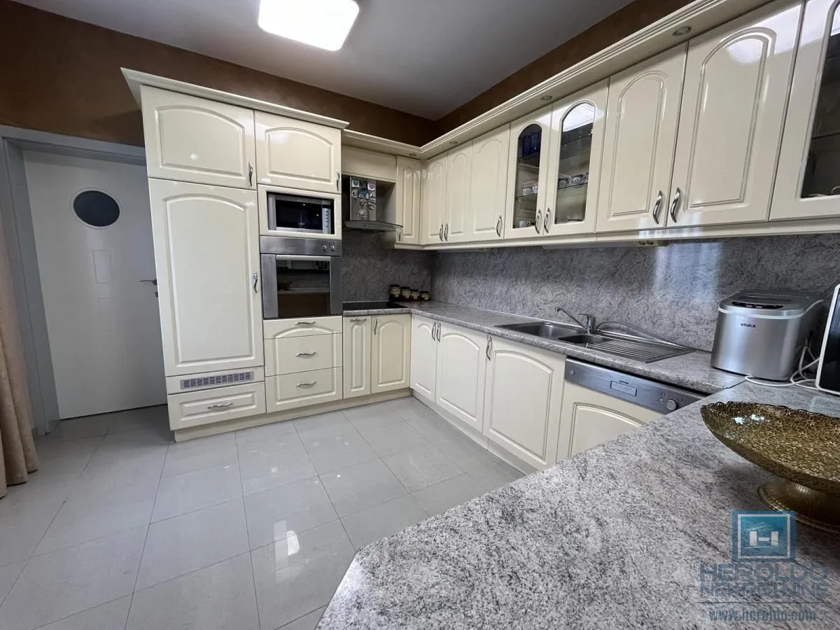 Prodaja, kuća, 302m², Vinorača, Jagodina
