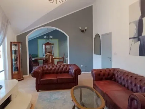 Izdavanje, trosoban stan, 130m², Centar, Herceg Novi - image 5