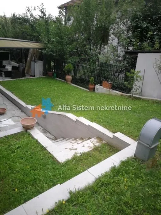 Izdavanje, trosoban stan, 95m², Savski Venac, Beograd