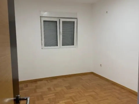 Prodaja, jednosoban stan, 50m², Tuški Put, Podgorica - image 2