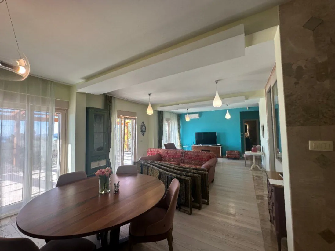 Sale, five bedroom apartment, 200m², Sveti Stefan, Budva