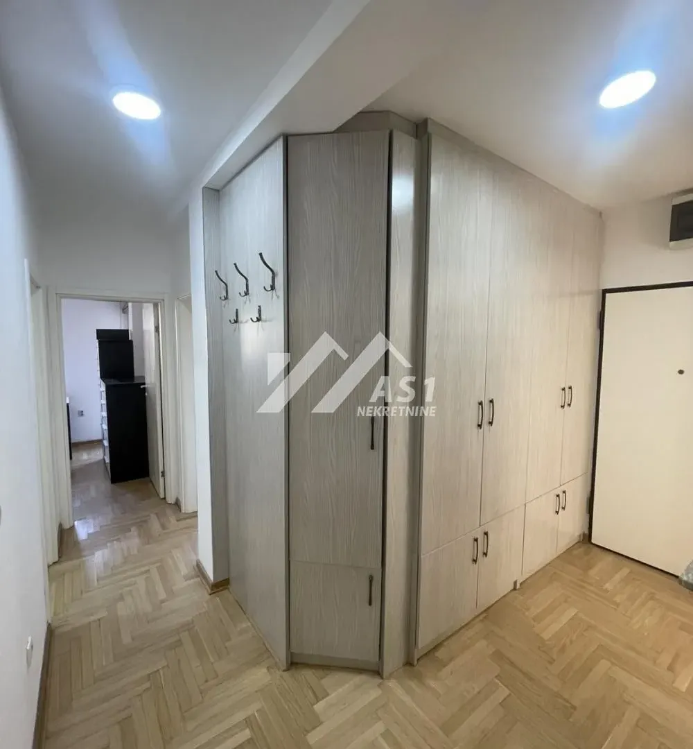 Izdavanje, četvorosoban stan, 80m², Rotkvarija, Novi Sad Sve Podlokacije
