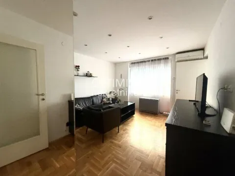 Rent, two bedroom apartment, 40m², Stari Grad, Beograd - image 3