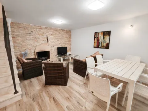 Rent, four bedroom apartment, 100m², Reževići, Budva