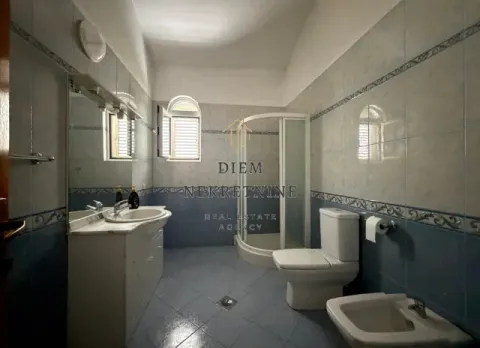 Rent, house, 350m², Zlatica, Podgorica - image 2