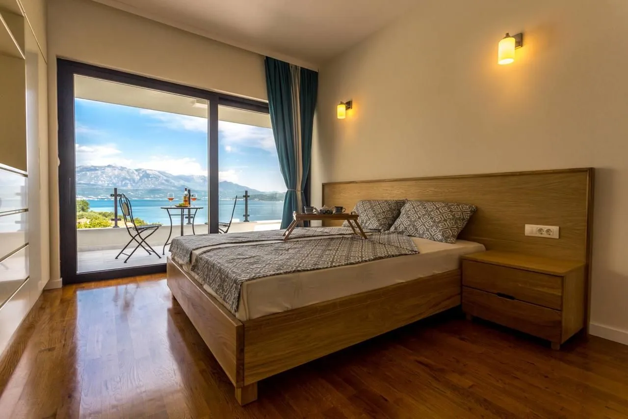 Prodaja, kuća, 350m², Đenovići, Herceg Novi