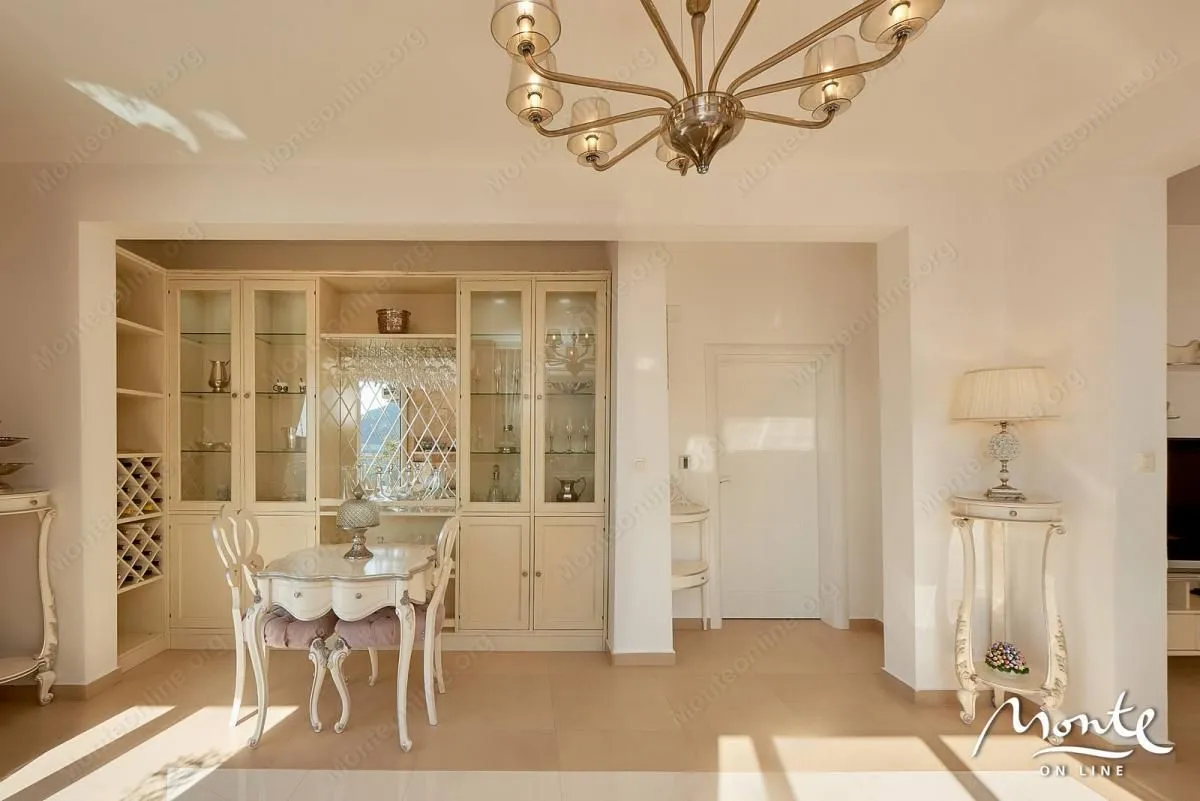Sale, three bedroom apartment, 150m², Bečići, Budva