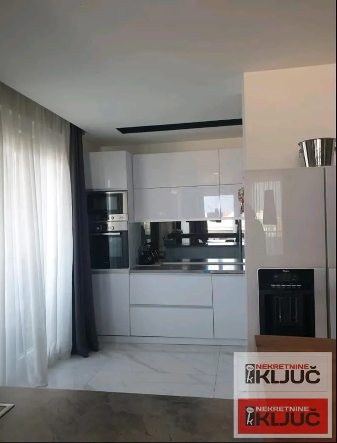 Prodaja, trosoban stan, 134m², Sajmište, Novi Sad