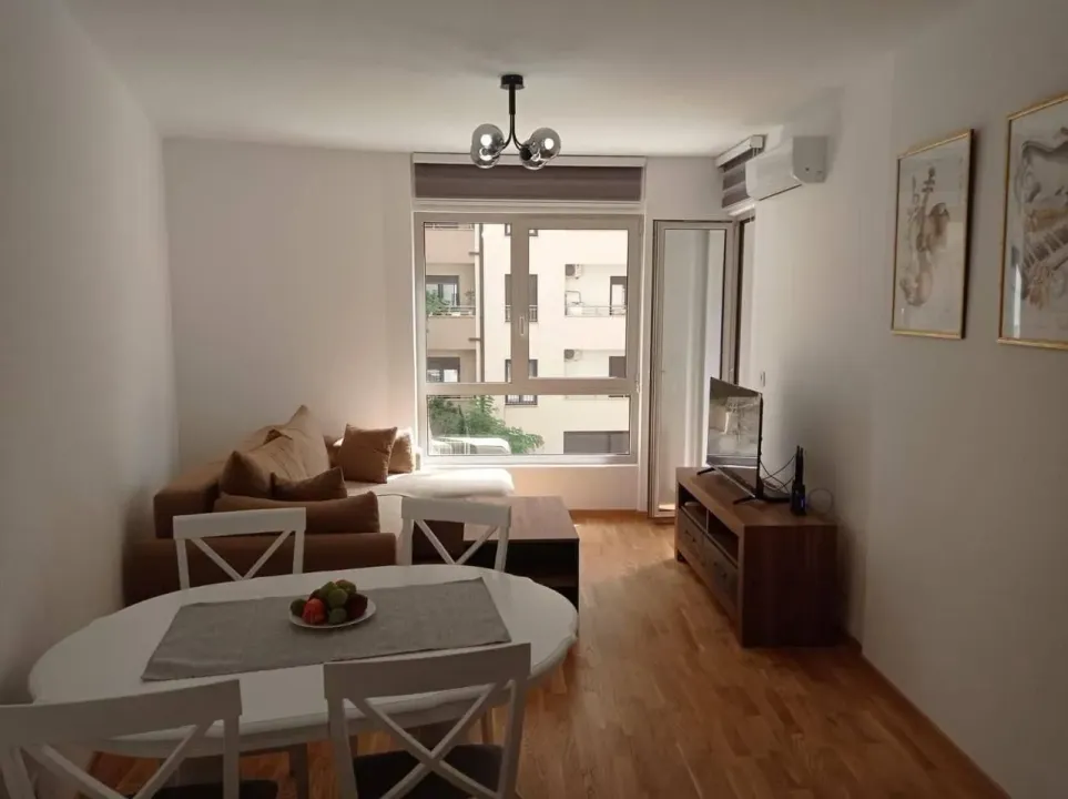 Rent, one bedroom apartment, 45m², Bečići, Budva