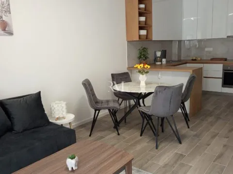 Rent, one bedroom apartment, 50m², Sutvara, Kotor - image 11