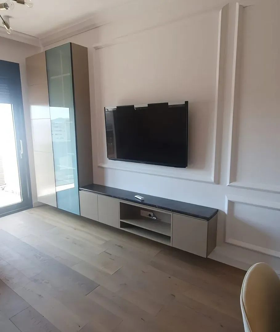Izdavanje, dvosoban stan, 80m², Centar, Bar