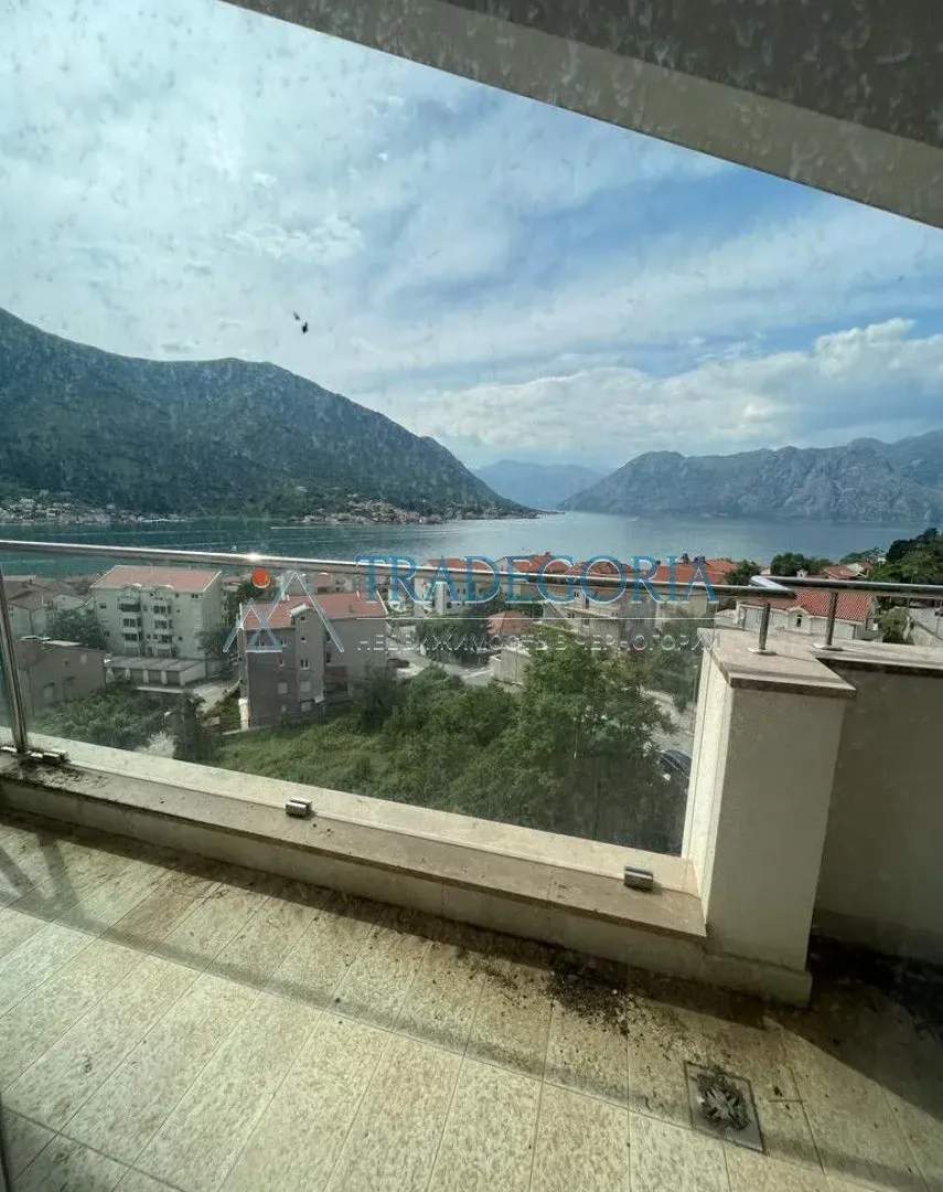 Prodaja, dvosoban stan, 108m², Dobrota, Kotor