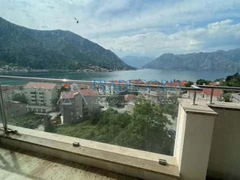 Prodaja, dvosoban stan, 108m², Dobrota, Kotor