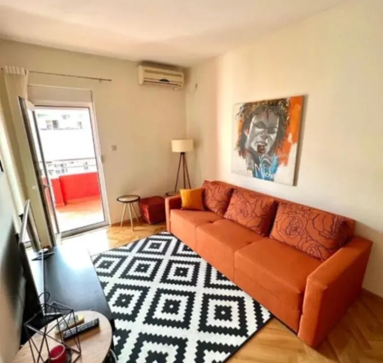 Izdavanje, jednosoban stan, 40m², Blok 9, Podgorica