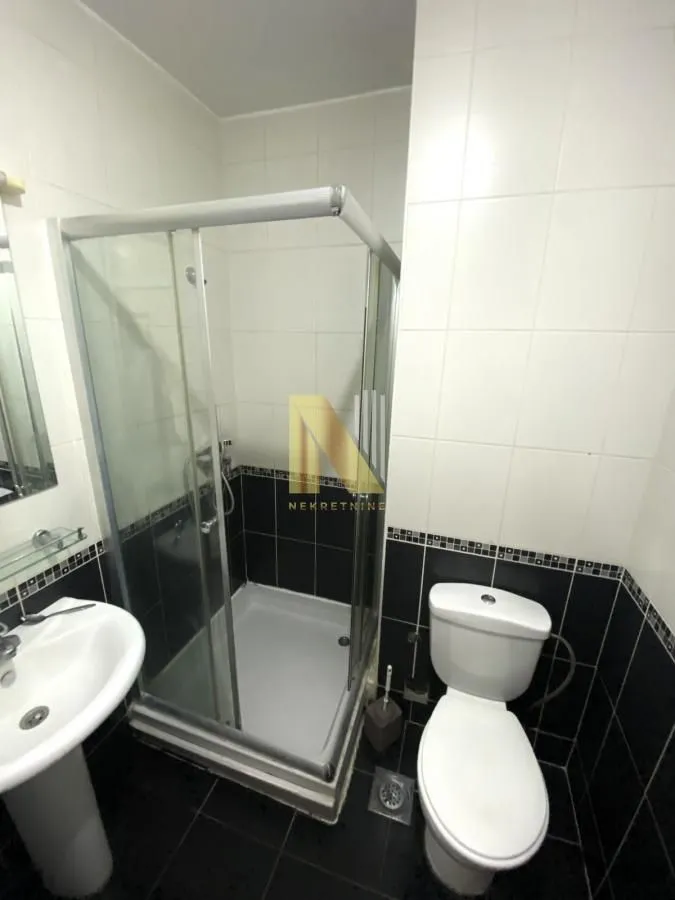 Izdavanje, garsonjera, 33m², Salajka, Novi Sad Sve Podlokacije