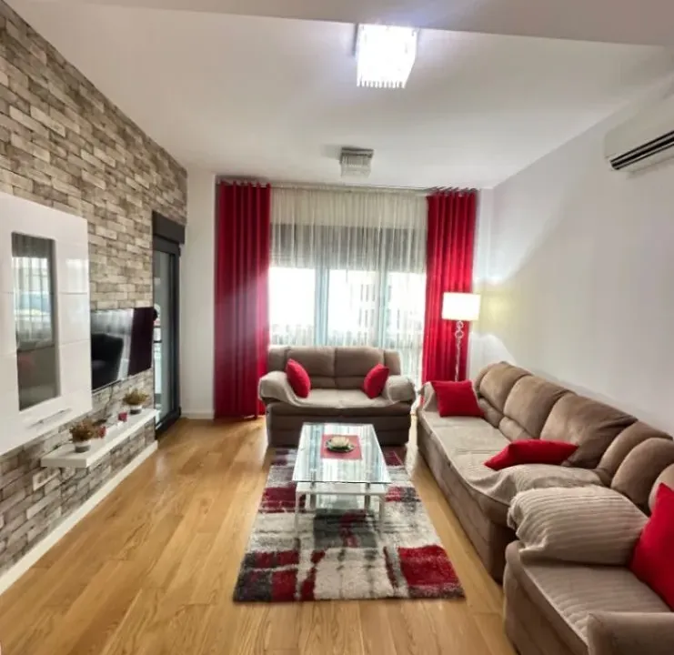 Izdavanje, dvosoban stan, 80m², Vezirov Most, Podgorica