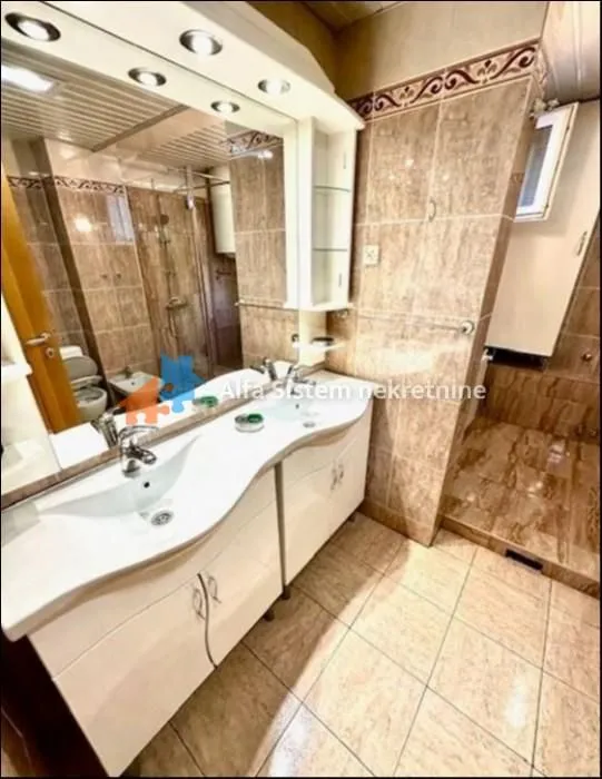 Izdavanje, trosoban stan, 80m², Stari Grad, Beograd
