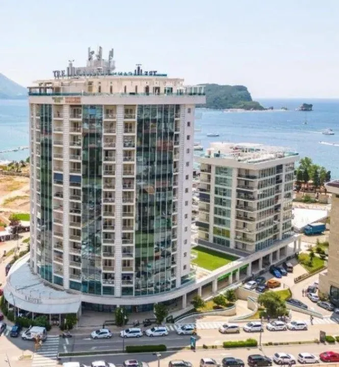 Izdavanje, trosoban stan, 184m², Budva, Crna Gora