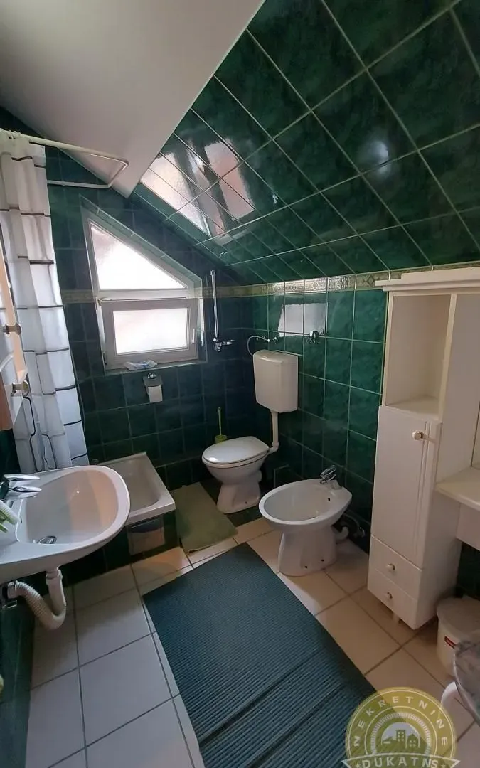 Prodaja, kuća, 340m², Veternik, Novi Sad Sve Podlokacije