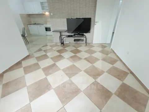 Izdavanje, dvosoban stan, 65m², Blok 5, Podgorica - image 2